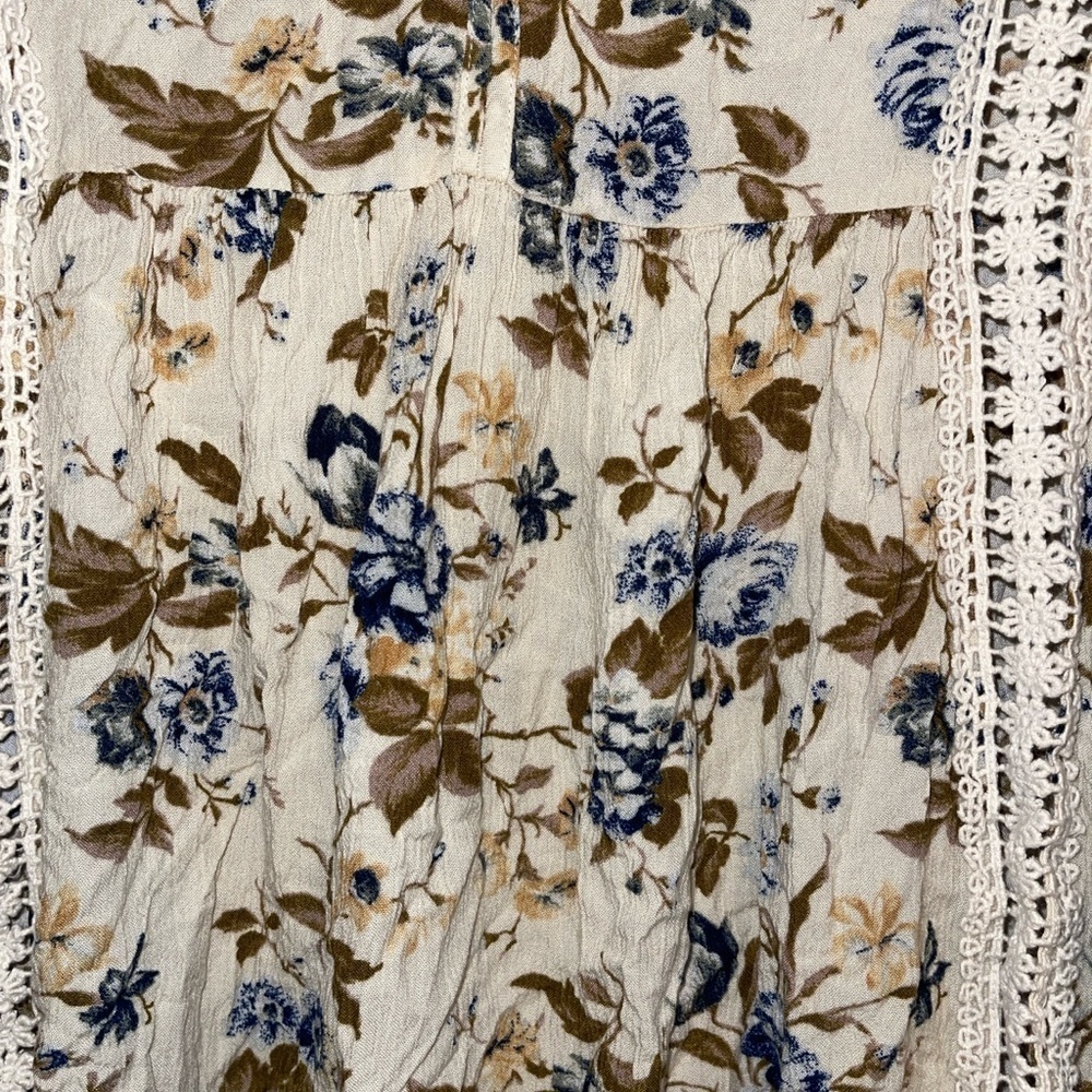 American Eagle floral peasant top - Picture 3 of 6